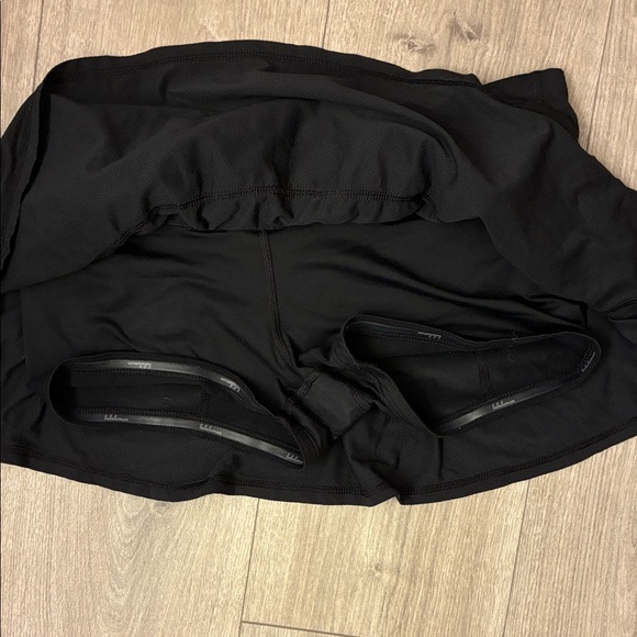 Lululemon nothing to hide Ruffled mini skirt size 6 - Picture 5 of 5